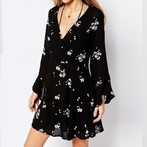 Free People Jasmine embroidered floral ruffle flare dress. 🖤